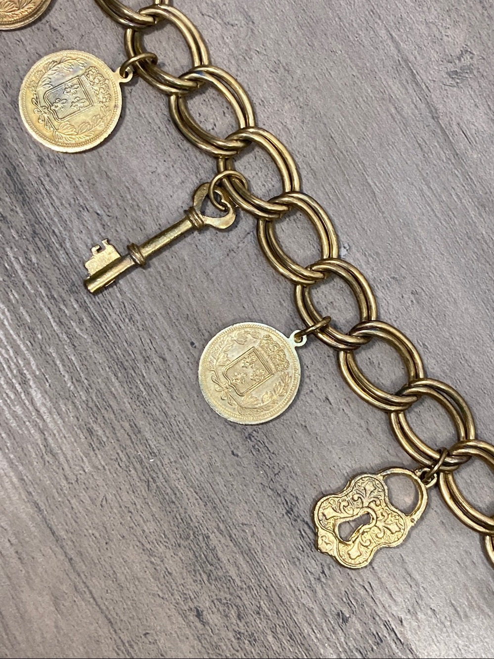 Vintage Chain Belt With Coin Key Lock Charms - Picture 4 of 16
